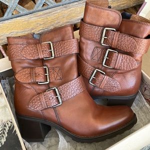 Clarks Fernwood Lake Rust Leather short boots